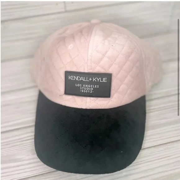 KENDALL + KYLIE PINK AND BLACK QUILTED VELOUR BASEBALL HAT O/S - Picture 13 of 14
